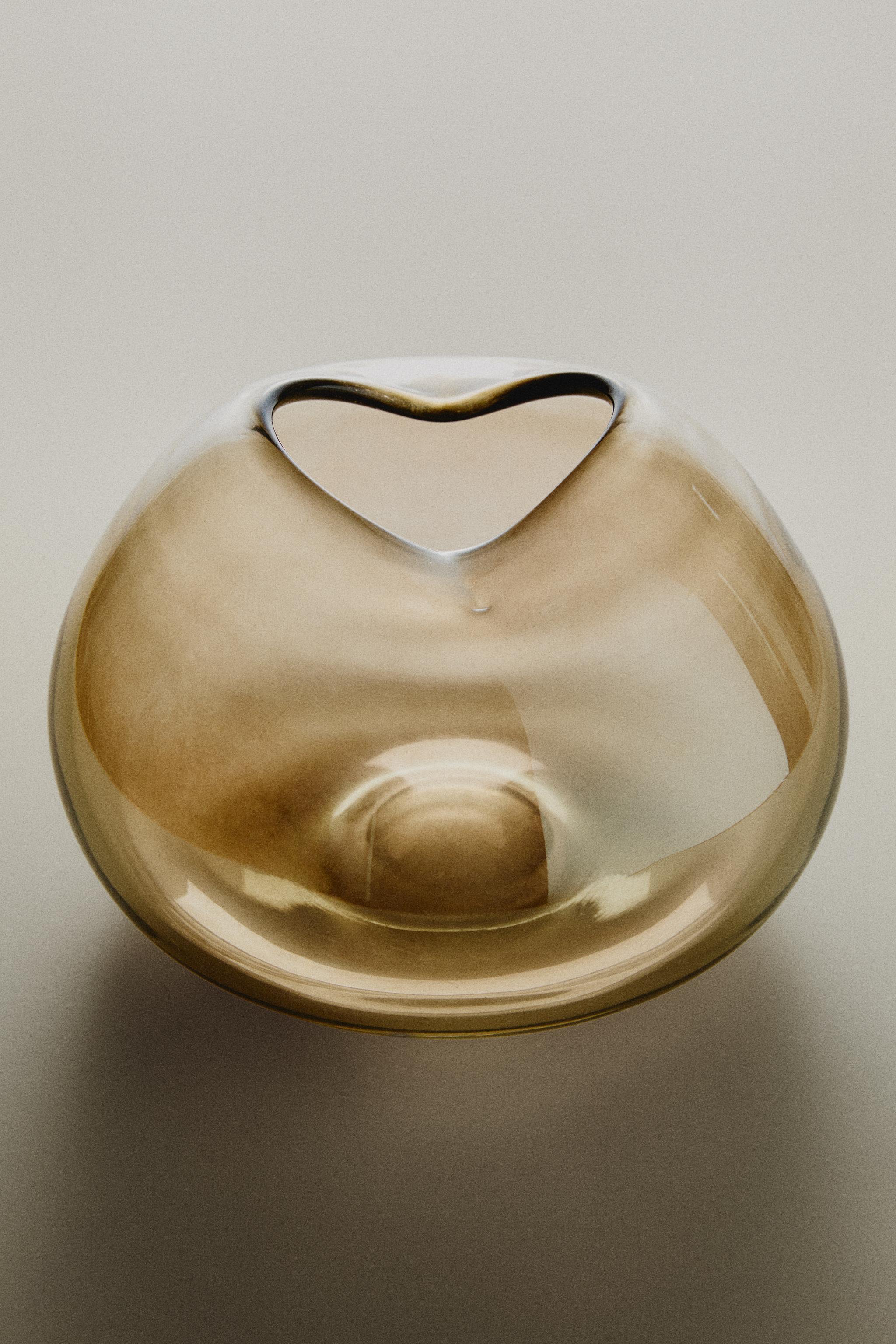 LOW SHINY GLASS VASE